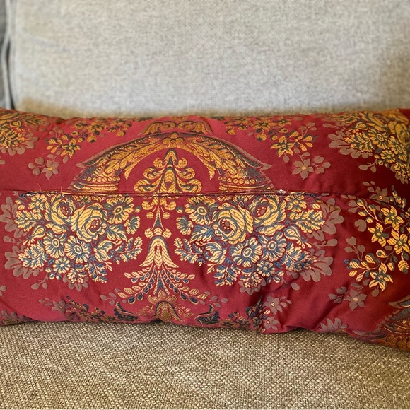 Newport Elegant Red and Gold Tapestry Damask Oblong Fringed Pillow - Picture 2 of 6